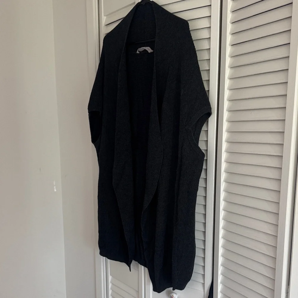 Athleta Charcoal Ribbed Knit Vest - Picture 1 of 4